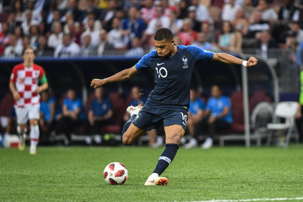 會中公開嘲 會中公開嘲